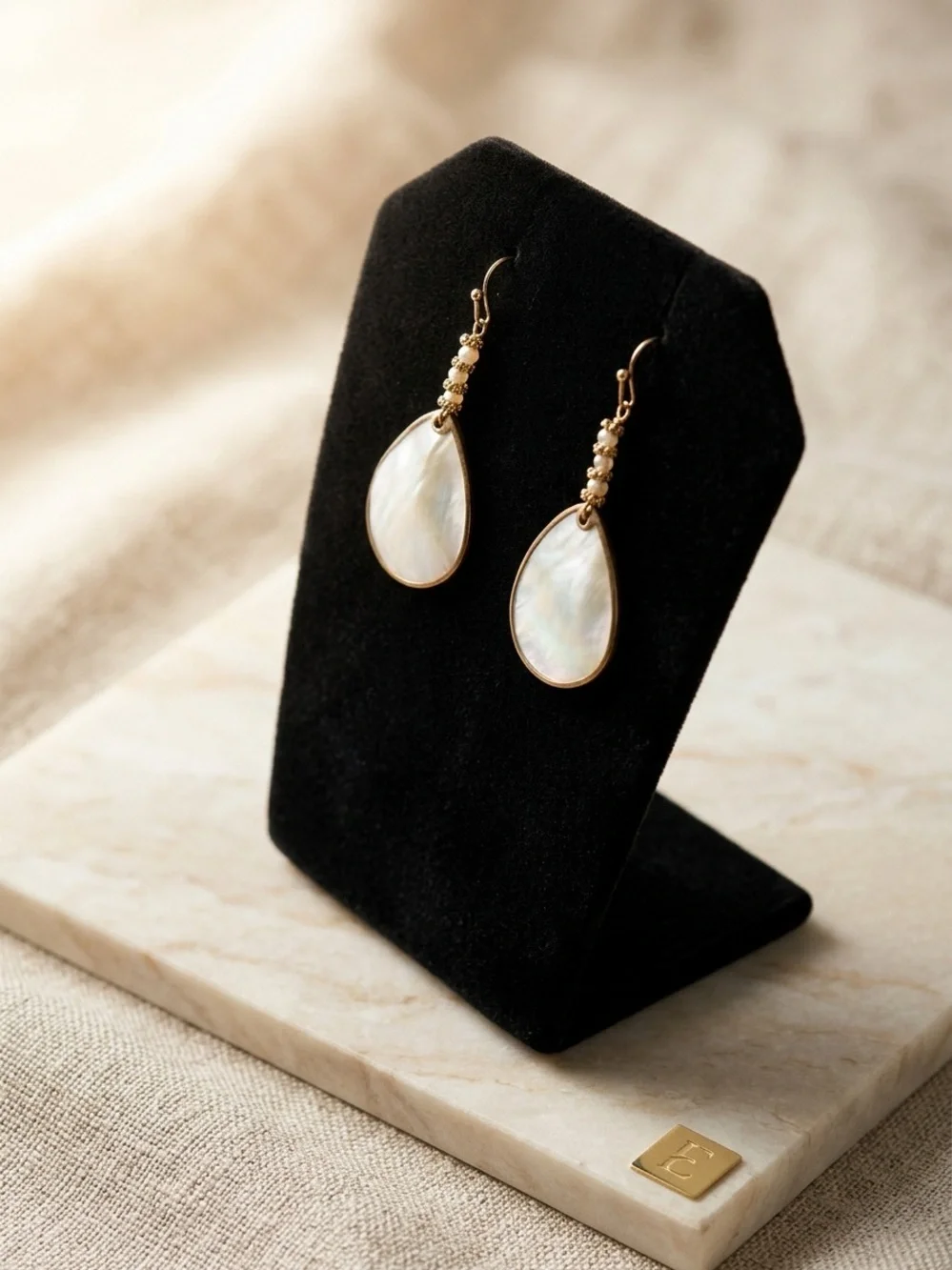 Elegant Gold-Tone Mother of Pearl Teardrop Dangle Earrings Excellent Condition